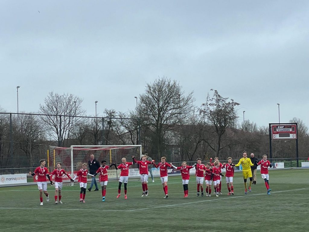 V.V. WORKUM JO13-1 NAAR DE 4E DIVISIE